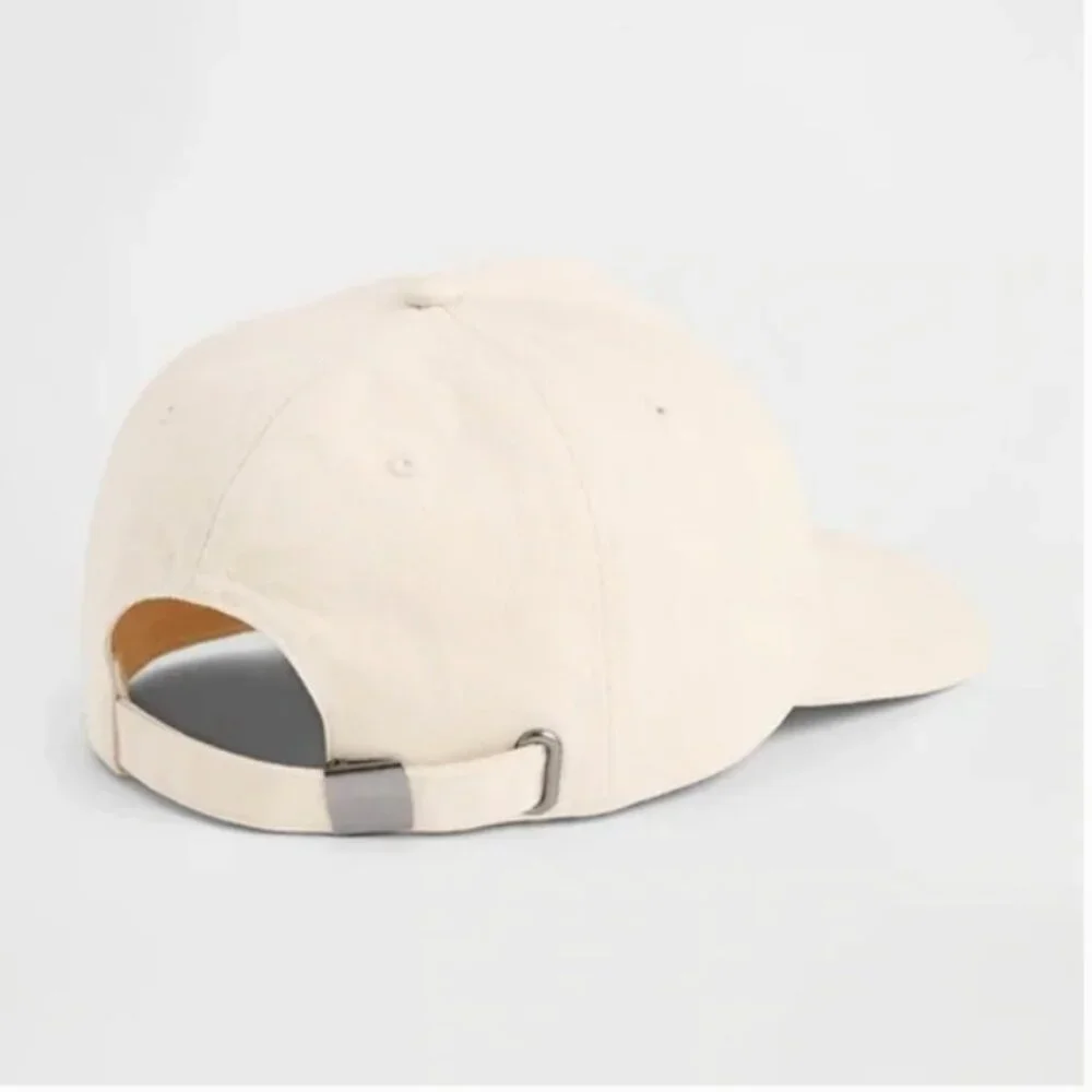 NWT Gap × BÉIS Logo Baseball Hat in Light Tundra